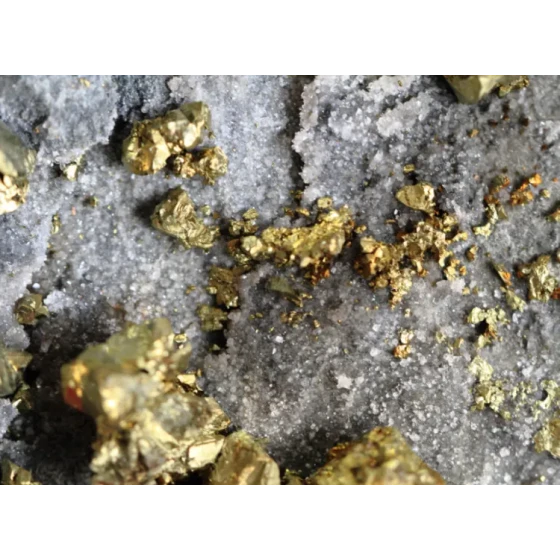 Prueba de procesamiento de mineral de oro con alto contenido en arsénico