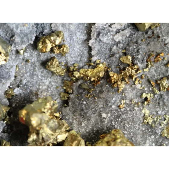 Ensayo minero-metalúrgico de un mineral de oro refractario complejo