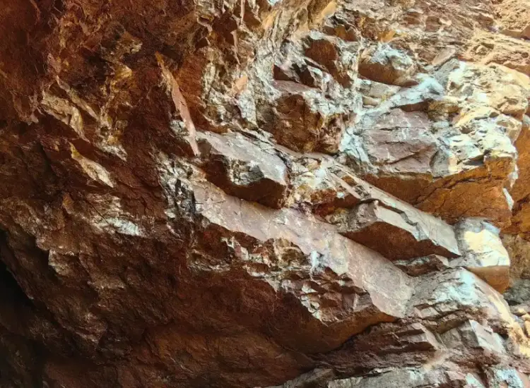 Ensayo integrado de tratamiento mineral-metalurgia de mineral de óxido asociado