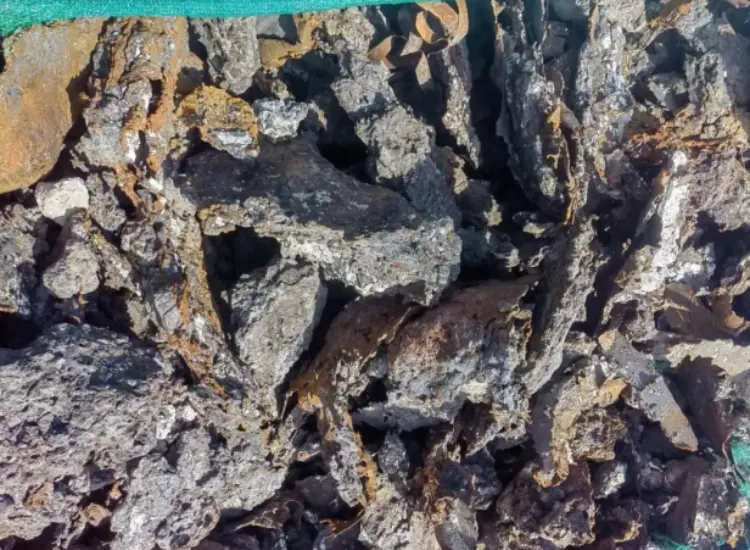 Ensayo de recuperación en profundidad y mejora de la calidad de componentes de hierro a partir de escoria de alto horno