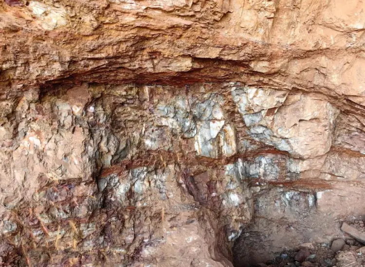 Ensayo de tratamiento de minerales de óxidos polimetálicos