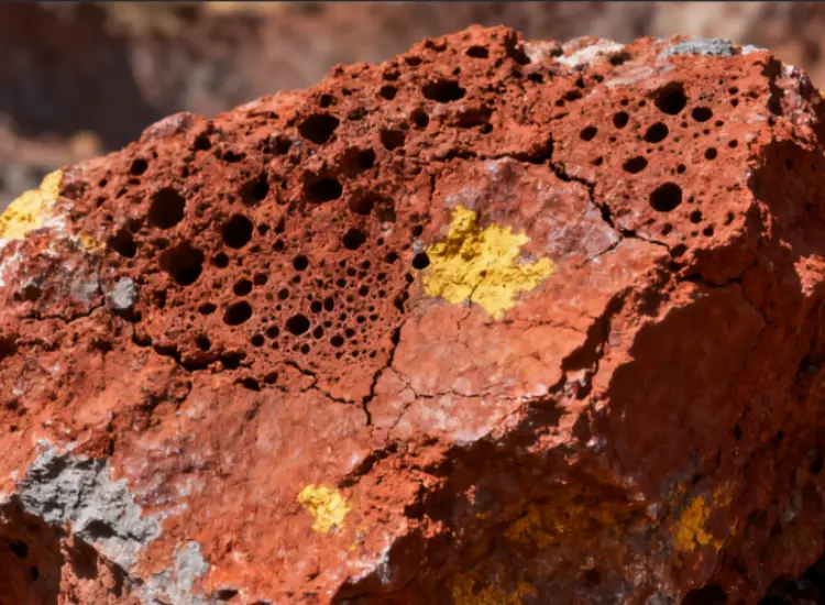 Ensayo integrado de tratamiento minero-metalúrgico de mineral de níquel laterítico