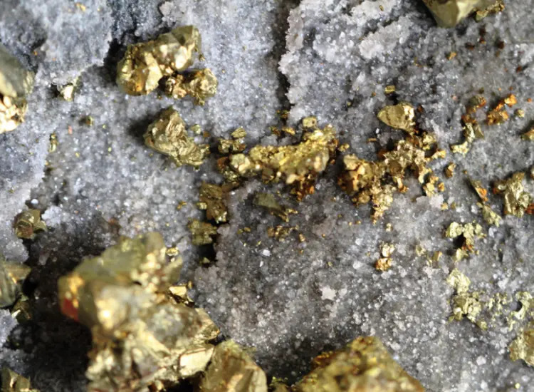 Prueba de procesamiento de mineral de oro con alto contenido en arsénico