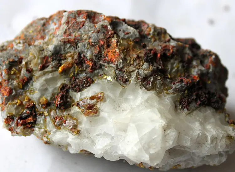 Ensayo integrado de tratamiento minero-metalúrgico de mineral asociado polimetálico