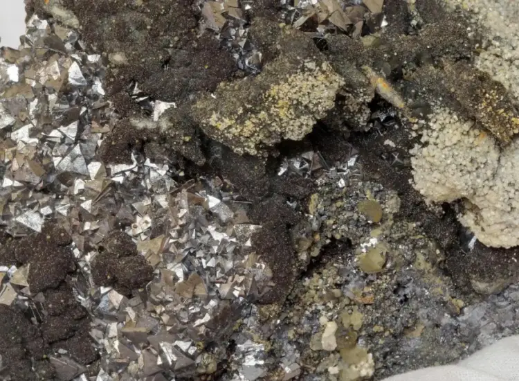 Ensayo de separación por flotación de minerales sulfurados complejos